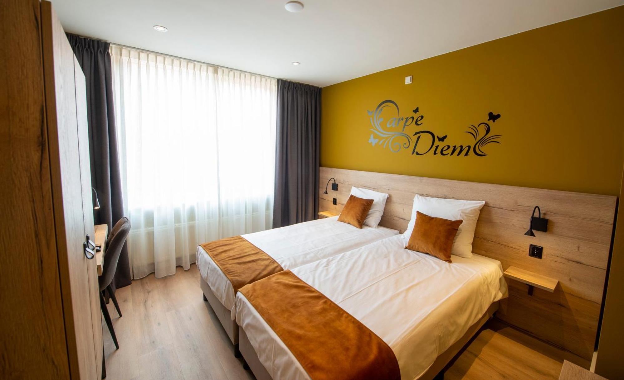 Hotel Onder De Linden Roden Luaran gambar